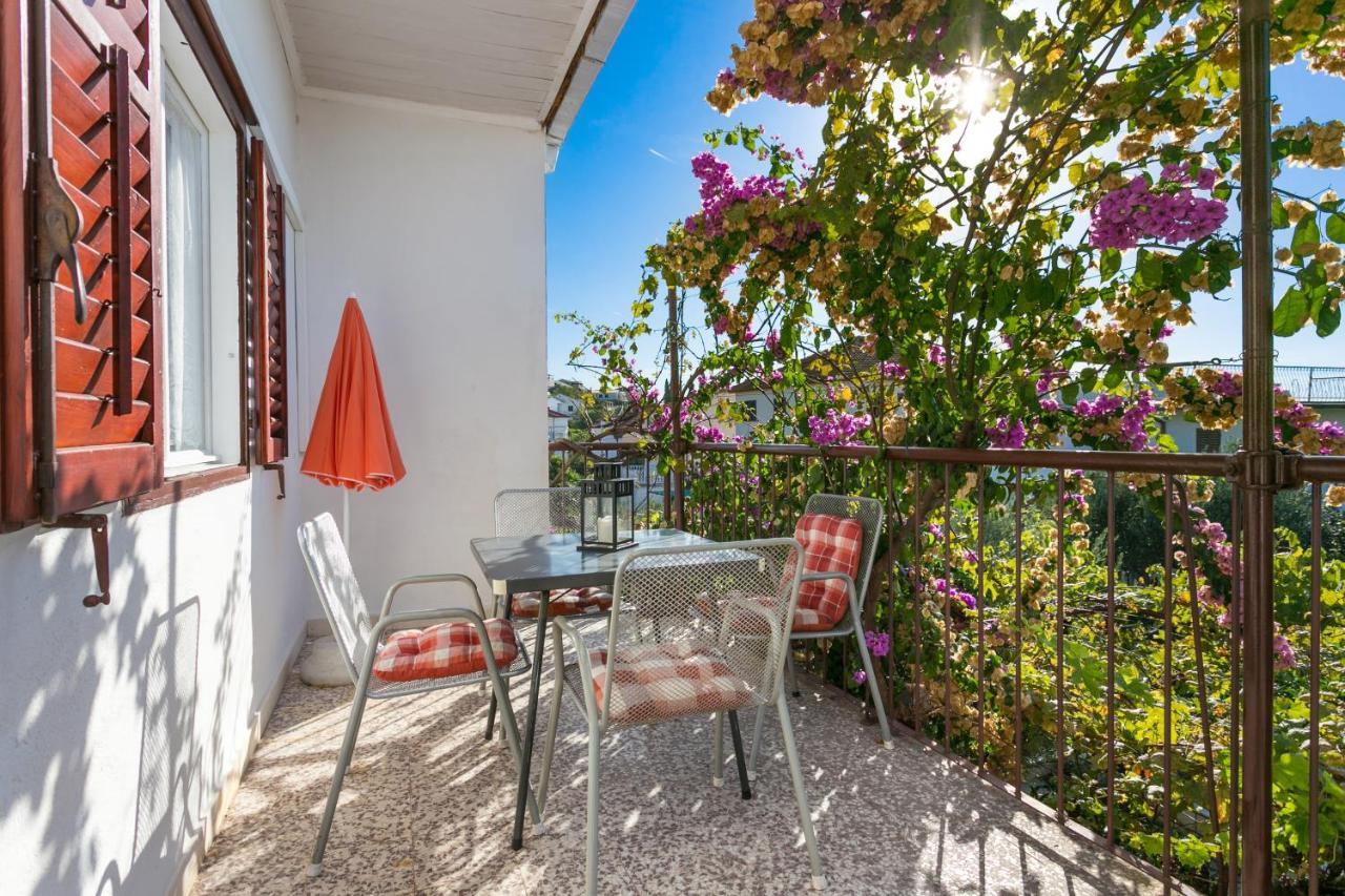 Apartments By The Sea Seget Vranjica, Trogir - 1038 Exterior photo